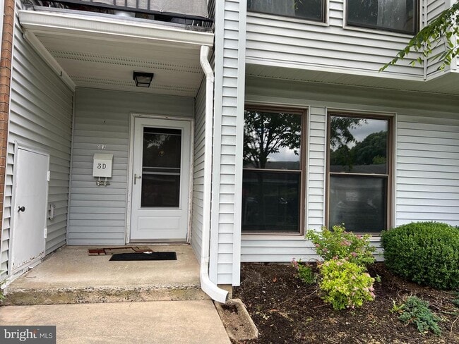 Building Photo - 3D-33D Twin Rivers Dr Rental