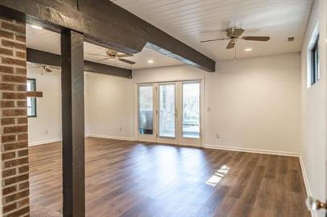 Photo - 19 Shenecossett Ln