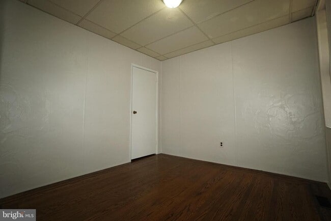 Photo - 2550 E Somerset St