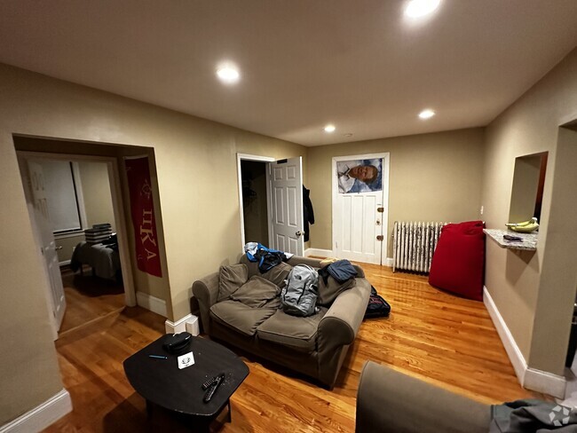 Building Photo - 66 Egmont St Unit 3 Rental