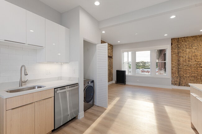 Photo - 7423 N Clark St Unit 2