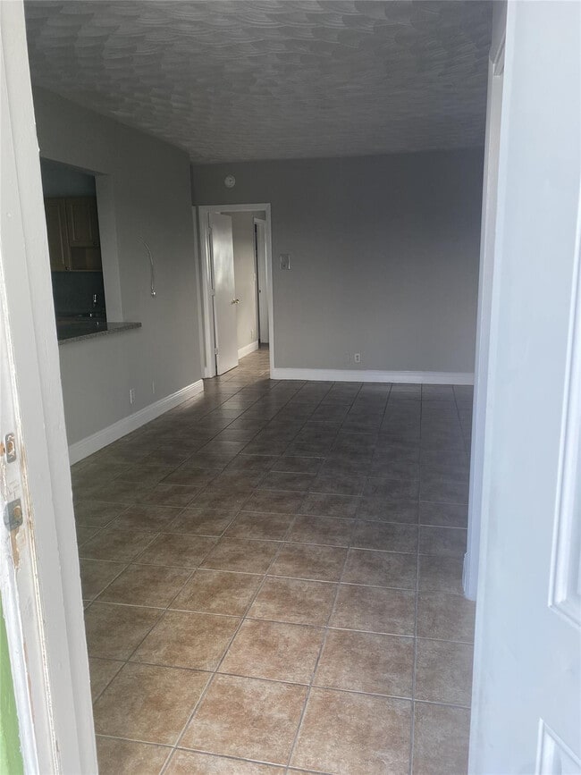 Photo - 800 NE 13th St Unit 6