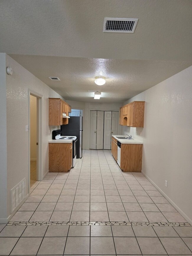 Photo - 1602 Van Zanten Dr Unidad A