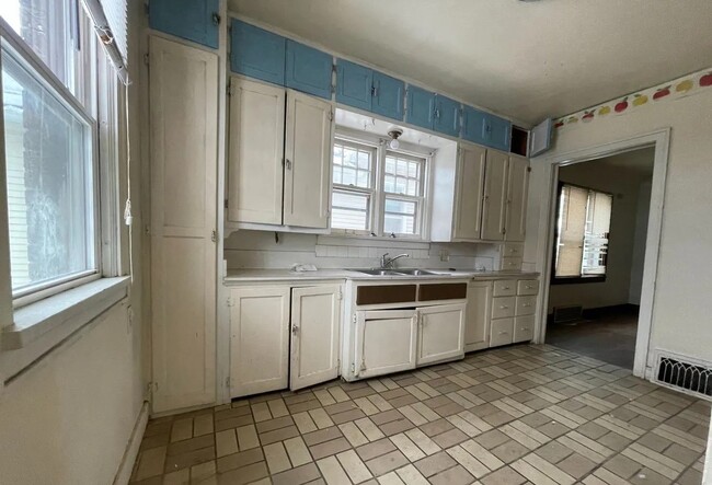 342 N Ashland Ave