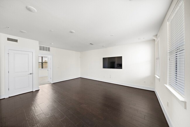 Photo - 2401 Crawford St Unit B204