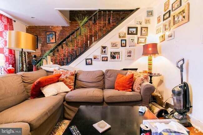 Building Photo - 535 E Girard Ave Unit 2 Rental