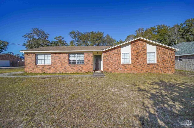 Building Photo - 2220 Fairchild St Rental