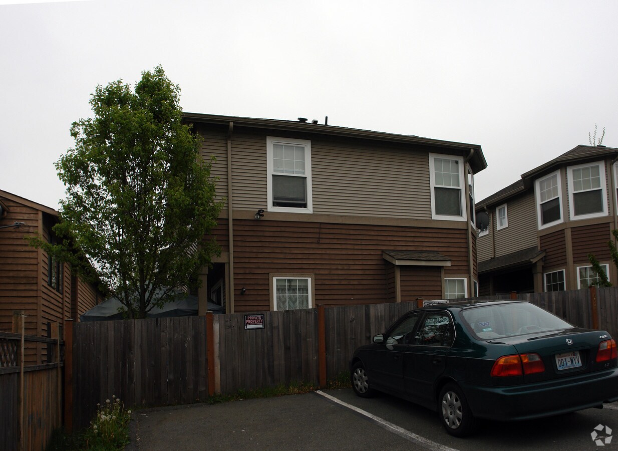 Photo - 10547 Midvale Ave