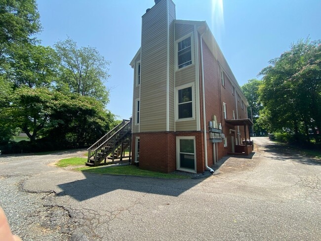 Photo - 1 Bedroom, 1 Bathroom Apartment in Reidsville!
