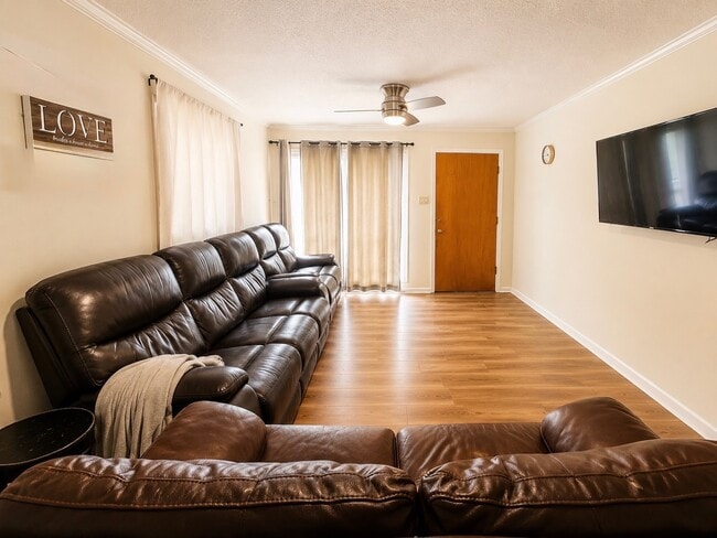 Photo - 211 N William Dr
