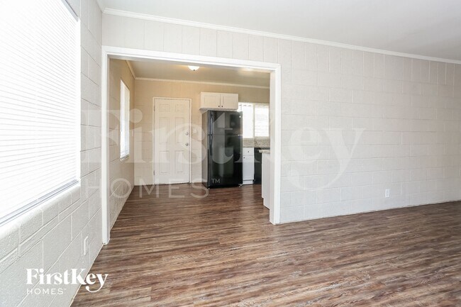 Photo - 619 Essex E Dr