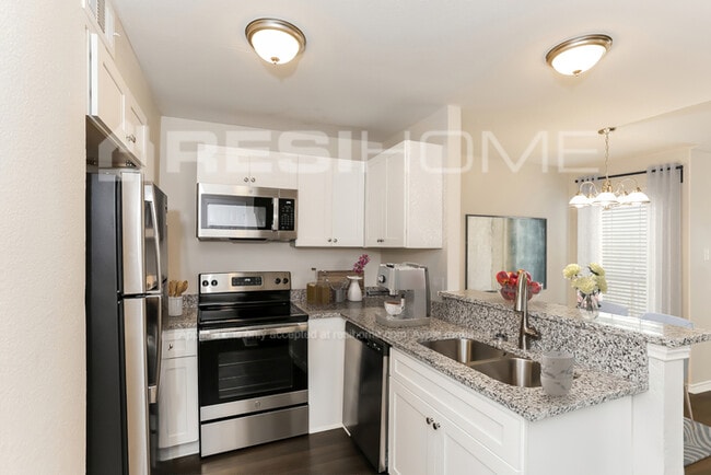 Photo - 907 Fairbanks Cir