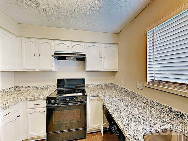 Photo - 2706 King James Ct