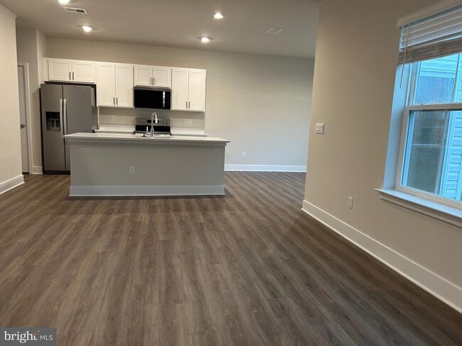 Photo - 140 Wappinger Ter