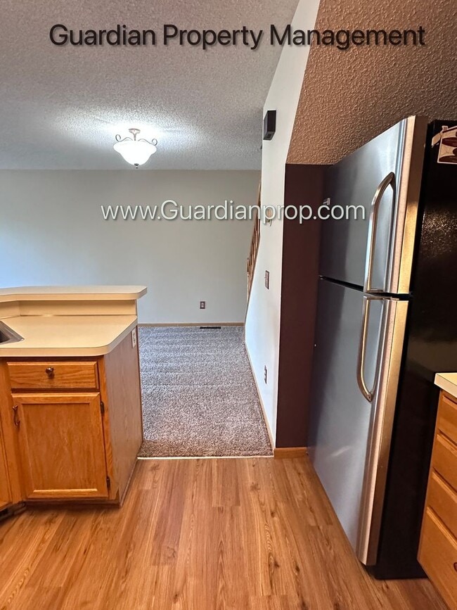 Photo - Apple Valley 2 Bedroom Town Home, Patio, Fireplace, 1 Car Garage, AC, New Carpet