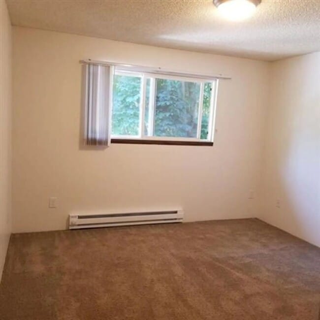 Photo - Welcome home to Sunset Villa in charming Canby! Offering 1 Month Free! Brand New Washer & Dryer! Unit 376