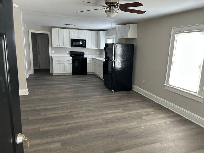 Photo - 4151 Sheraton St