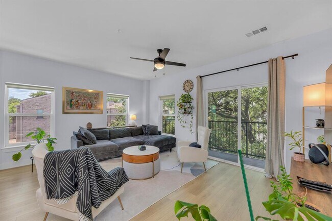 Photo - 2500 Longview St Unit 323