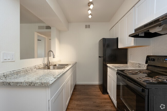 Interior Photo - Juniper Canyon *Newly Remodeled Units* Rental