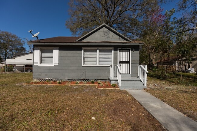 Photo - 3101 N 3rd St Cir