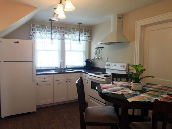 Photo - Windsor St-214 Unidad A Upstairs