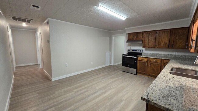 Photo - 299 Francis St