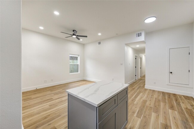 Photo - 9727 Stedman St