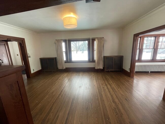 living room - 1560 Lincoln Ave Unit 1