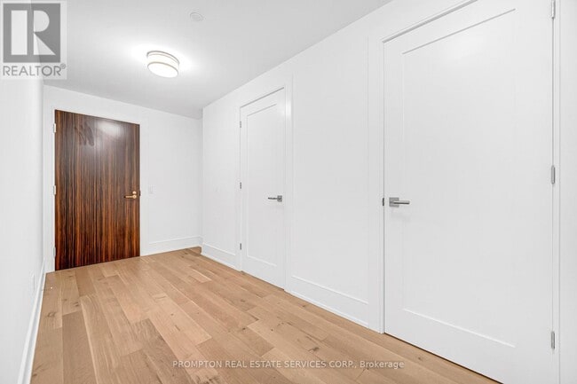 Photo - 455 Wellington St W Unit 908