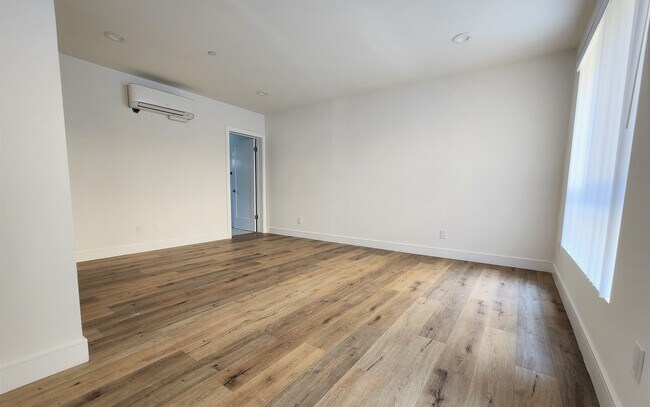 Photo - 543 N Kingsley Dr Apartamentos