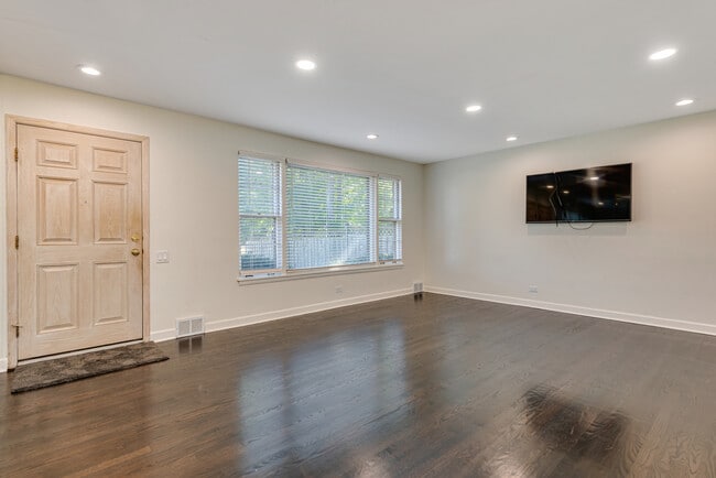 Photo - 7330 N Kilbourn Ave