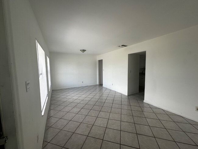 1157 S Loop Blvd