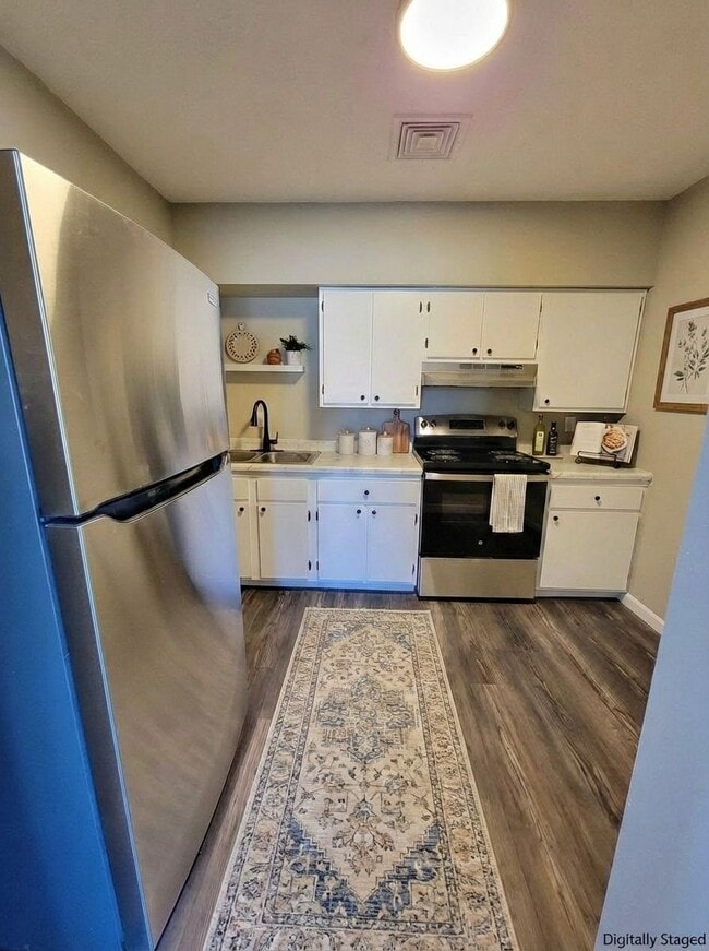 Photo - Welcome to Somerset Village!