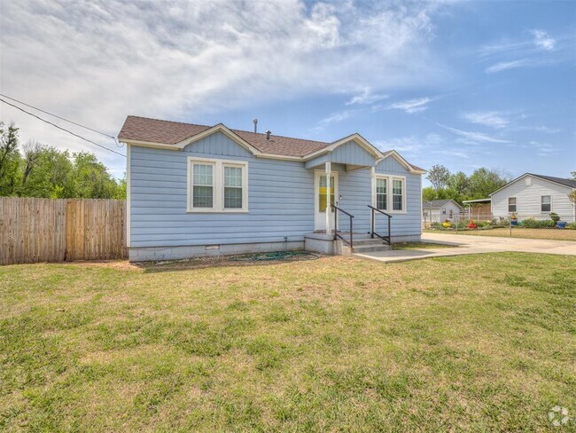 Building Photo - 3924 Thomas Dr Rental