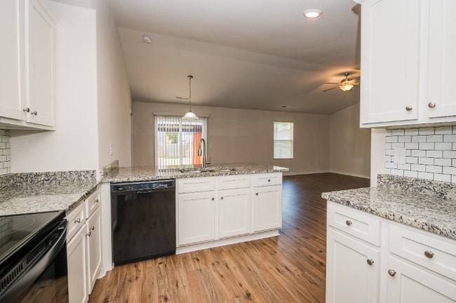 Photo - 130 Trailwood Ct