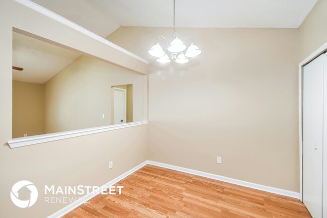 Photo - 1859 MacKenzie Ct N