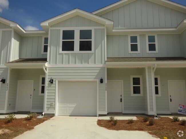 Building Photo - Beautiful New Townhome in Admiral's Quarters