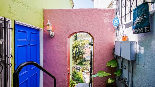 Photo - 2065-2067 1/2 Ivar Unit 2065 1/2 Ivar Ave