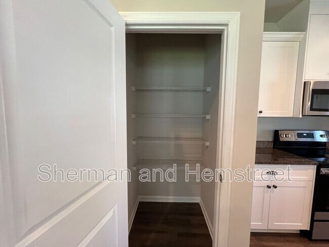 Photo - 666 Dobhill Ln Unit 666