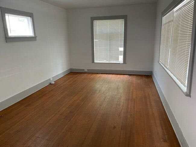 Photo - Downtown 3bd/1ba Duplex