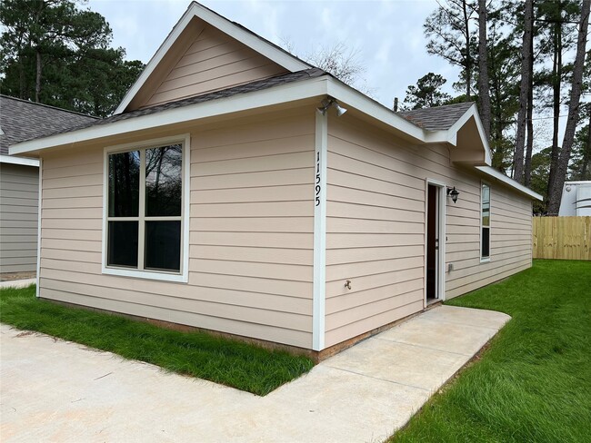 Building Photo - 11595 Persimmon St