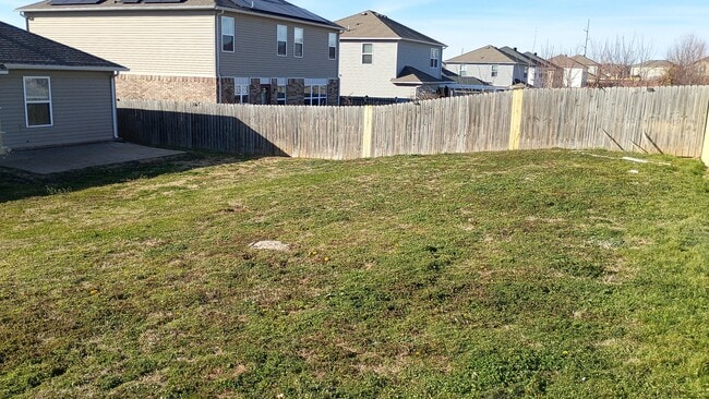 Photo - 905 SW Loudon Dr