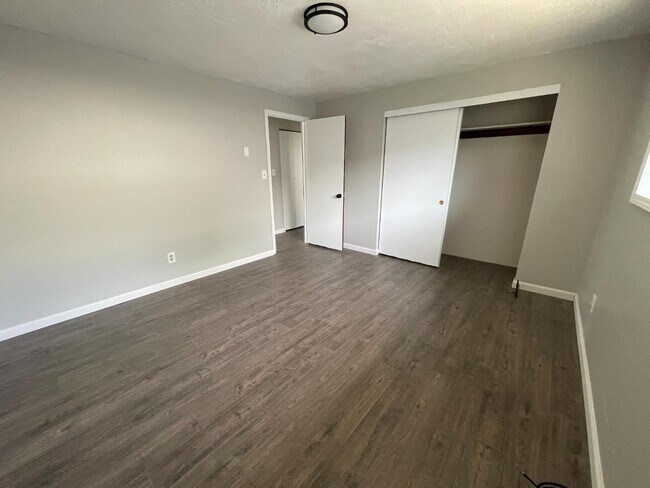 Photo - 577 N Laurel St