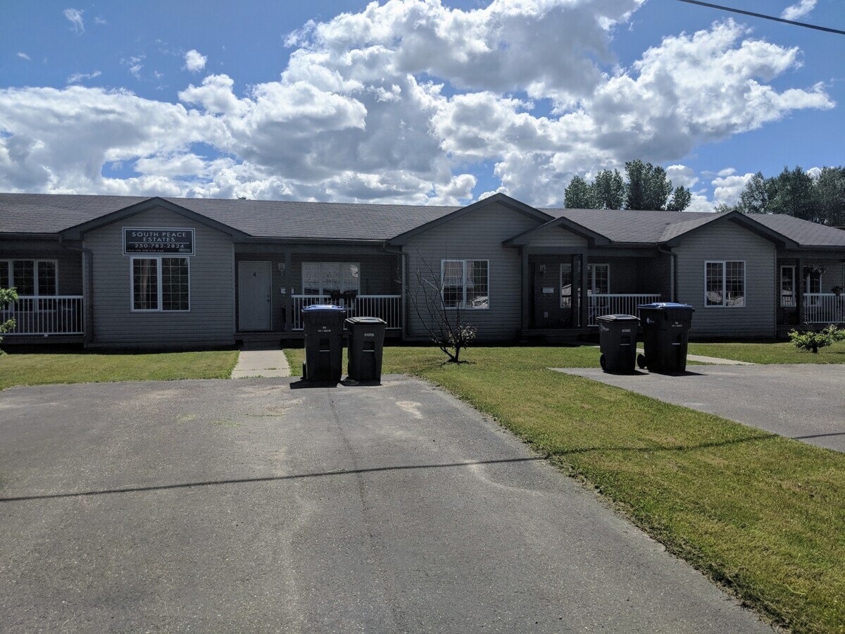 Photo - 1717-1102 102 Ave