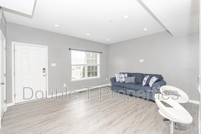 Photo - 1841 Graymount Way