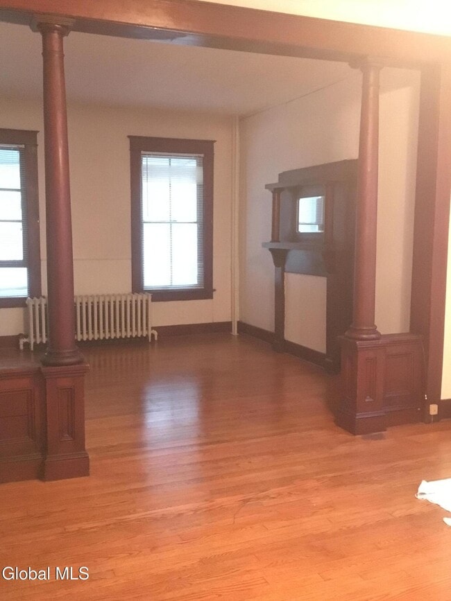 Photo - 307 Broadway