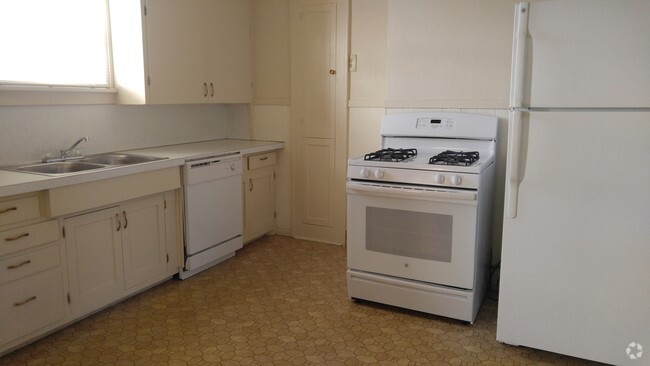 Building Photo - 902 6th St Rental