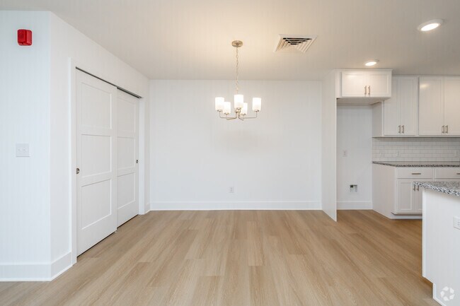 2BD, 2BA - 1530SF - Dining Room - Victorian Village at Hatboro