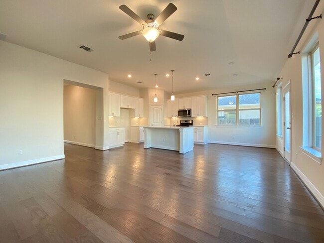 Building Photo - Newer Construction Home in Highly Desired Vista Vera