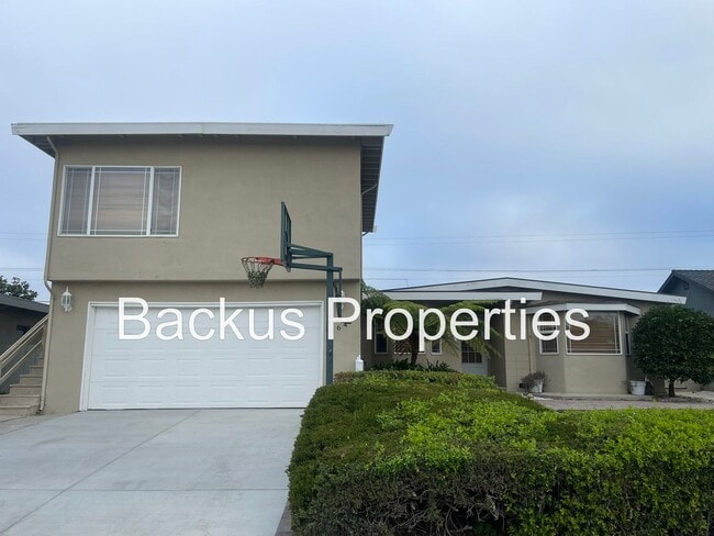 Building Photo - Wonderful home in North Salinas Four bedroom with pool